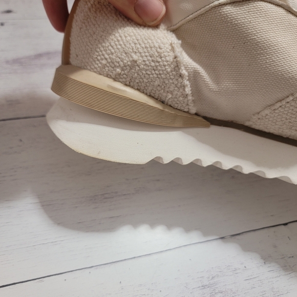 Andia Fora, Ruffle, Mellow Bianca, Size 40 (81/2-9) - Picture 3 of 9